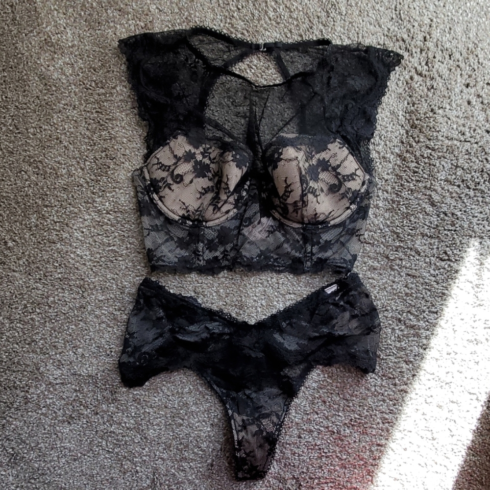 Nwt Victoria's secret 34D bra and small panty set